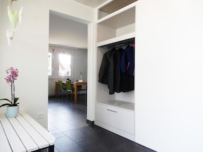 Interior - Gemütliche Parterre-Ferienwohnung mit Terrasse by Interhome (Ohmstal)