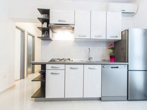 Fridge, microwave, dishwasher, cookware/dishes/utensils - Apartmani Vesna Grebaštica by Interhome (Grebaštica)