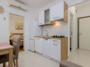 Fridge, microwave, dishwasher, cookware/dishes/utensils - Apartmani Vesna Grebaštica by Interhome (Grebaštica)