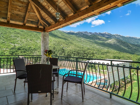 Outdoor dining - in Zagvozd mit Privatem Pool by Interhome (Zagvozd)