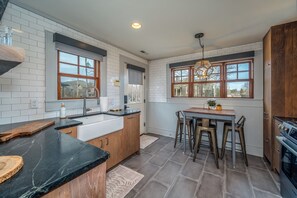 Fridge, microwave, oven, stovetop - Little Falls Bungalow - Downtown Brevard NC Lumberyard District (Brevard)