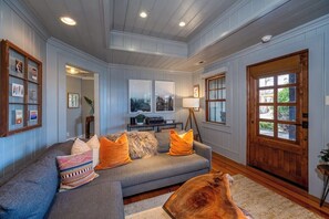 Smart TV, fireplace - Little Falls Bungalow (Brevard)