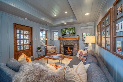 Little Falls Bungalow - Downtown Brevard NC Lumberyard District