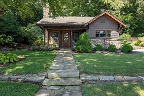Exterior - Little Falls Bungalow - Downtown Brevard NC Lumberyard District (Brevard)