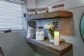 Interior - Little Falls Bungalow - Downtown Brevard NC Lumberyard District (Brevard)