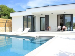 Pool - Luxuriöses Ferienhaus Sunny Garden in Barbat auf der Insel Rab by Interhome (Rab/Rab)
