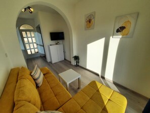 TV - Gemütliche Erdgeschossferienwohnung mit Balkon by Interhome (Rab/Rab)