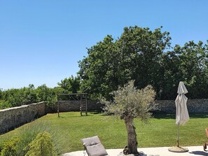 Property grounds - Charmante Villa Histra mit Pool und großem Garten by Interhome (Bokordici)