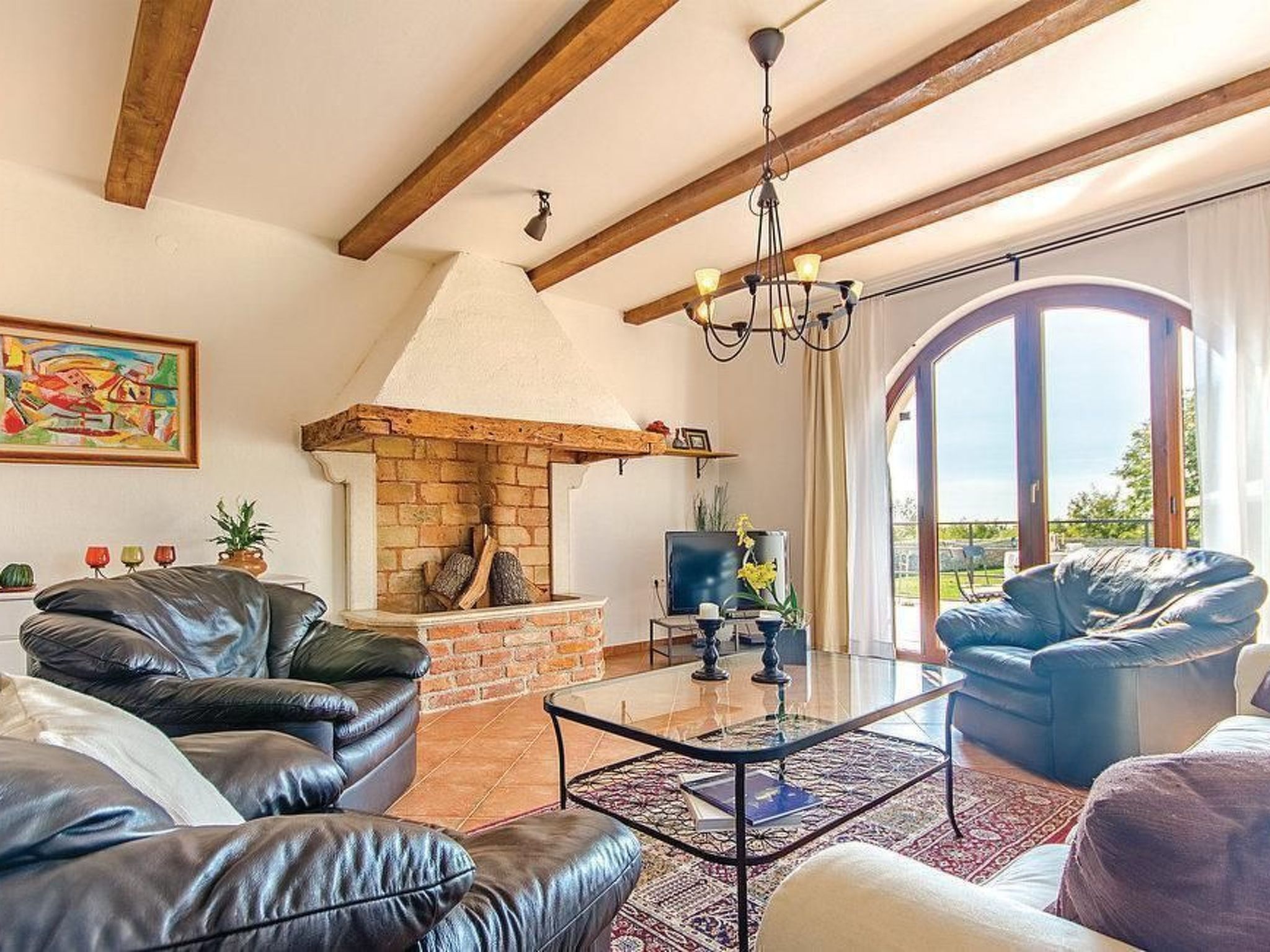 電視、壁爐、DVD 播放機