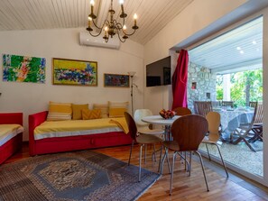 Dining - in Jadranovo mit Terrasse und Grill by Interhome (Crikvenica/Jadranovo)