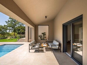 A heated pool - Villa Nux by Interhome (Fabci)