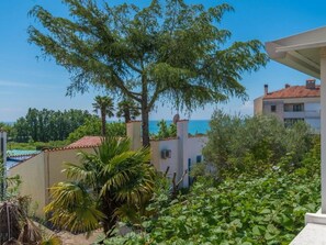 Property grounds - mit Blick auf das Wasser by Interhome (Buzinija)