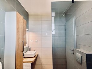 Kostenlose Toilettenartikel, Handtücher