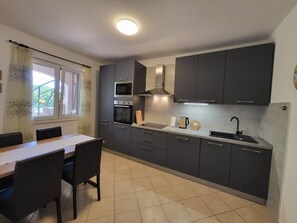 Fridge, microwave, oven, dishwasher - "Luciana" in Valbandon by Interhome (Fažana)