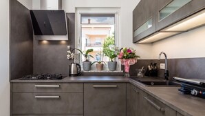 Fridge, oven, dishwasher, cookware/dishes/utensils - Schönes Haus für 8 Personen mit großem Schwimmbad by Interhome (Drazice)