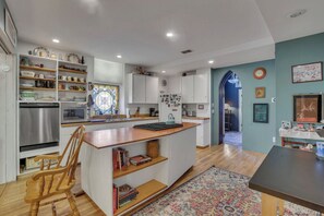 雪櫃、微波爐、焗爐、爐具