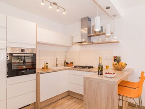 Fridge, microwave, oven, dishwasher - Vacation home Pietra by Interhome (Pula/Galižana)