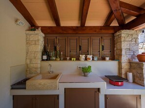 Fridge, oven, dishwasher, cookware/dishes/utensils - Villa Crystal by Interhome (Fabci)