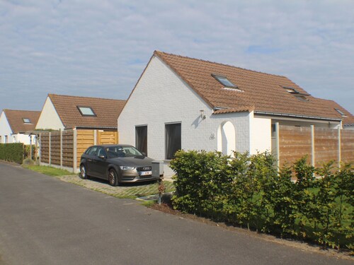 Ruhig gelegenes Ferienhaus in De Haan by Interhome