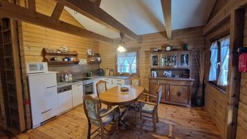 Fridge, microwave, dishwasher, cookware/dishes/utensils