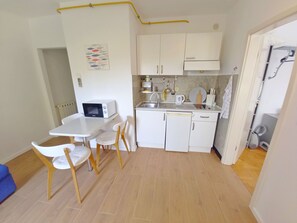 Fridge, microwave, cookware/dishes/utensils - Wohnung Lungomare, 300m vom Strand entfernt, Pula by Interhome (Pula)