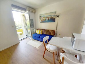 Living area - Wohnung Lungomare, 300m vom Strand entfernt, Pula by Interhome (Pula)