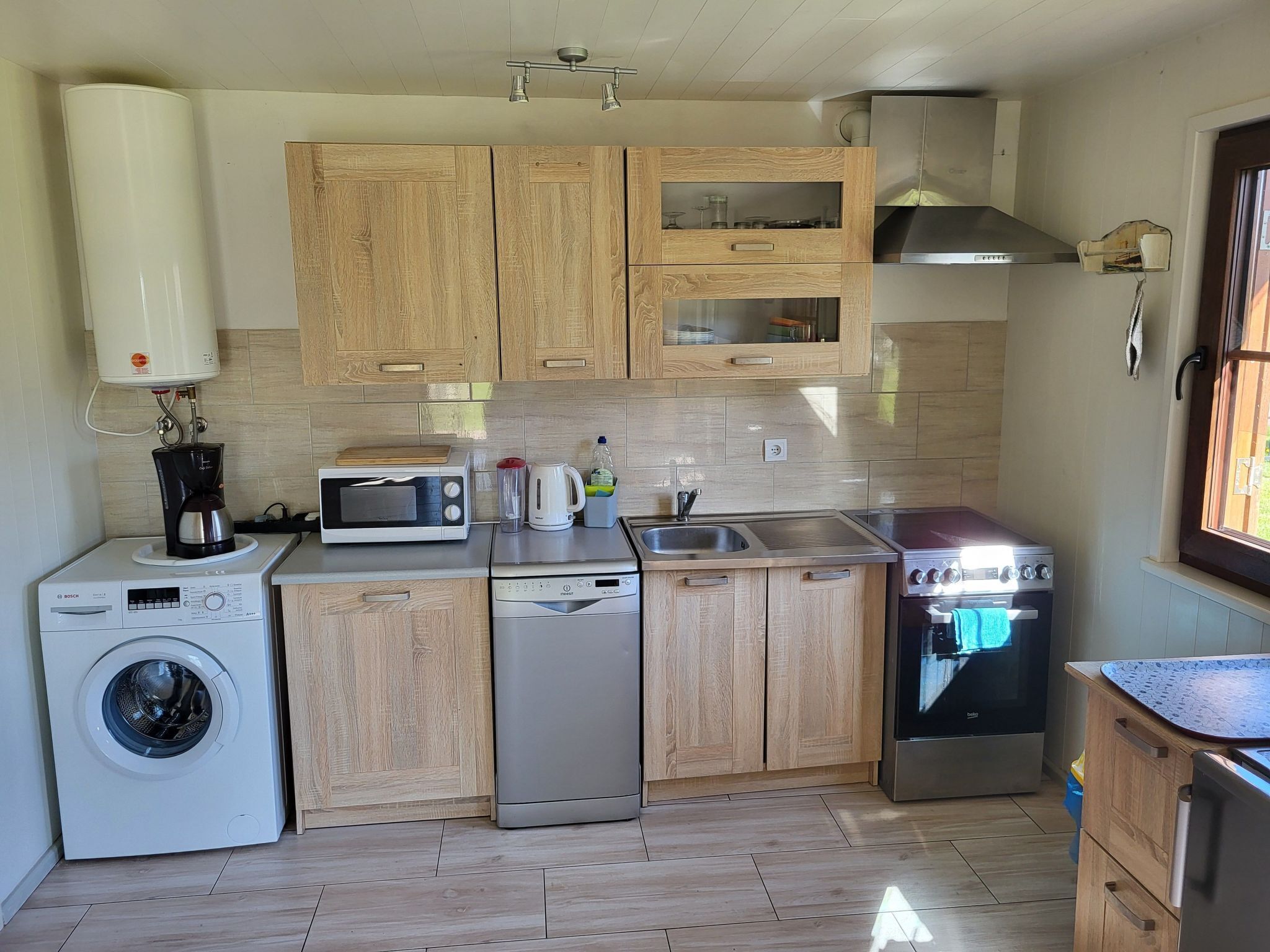 Réfrigérateur, micro-ondes, four, lave-vaisselle