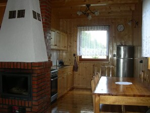 Fridge, oven, cookware/dishes/utensils