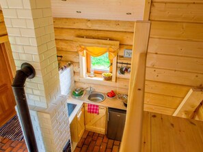 Fridge, cookware/dishes/utensils