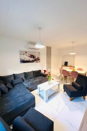 Living area - Wohnung "Viola Marija" mit Terrasse by Interhome (Pula)