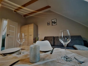 Dining - Gemütliches Ferienhaus mit Garten und Seeblick by Interhome (Kolczewo)