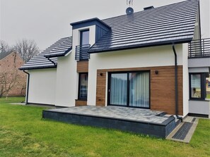 Exterior - Gemütliches Ferienhaus mit Garten und Seeblick by Interhome (Kolczewo)