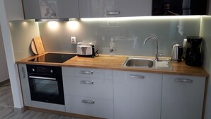 Kühlschrank, Mikrowelle, Ofen, Geschirrspüler
