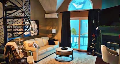 Cozy Condo with Ski Hill Views