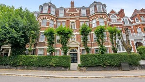 Exterior - Charmante Wohnung mit Balkon by Interhome (Highgate)