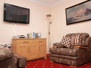 Fernseher, Kamin, DVD-Player