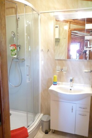 Bathroom - Glücksurlaub mit Hund am See by Interhome (Rózansko)