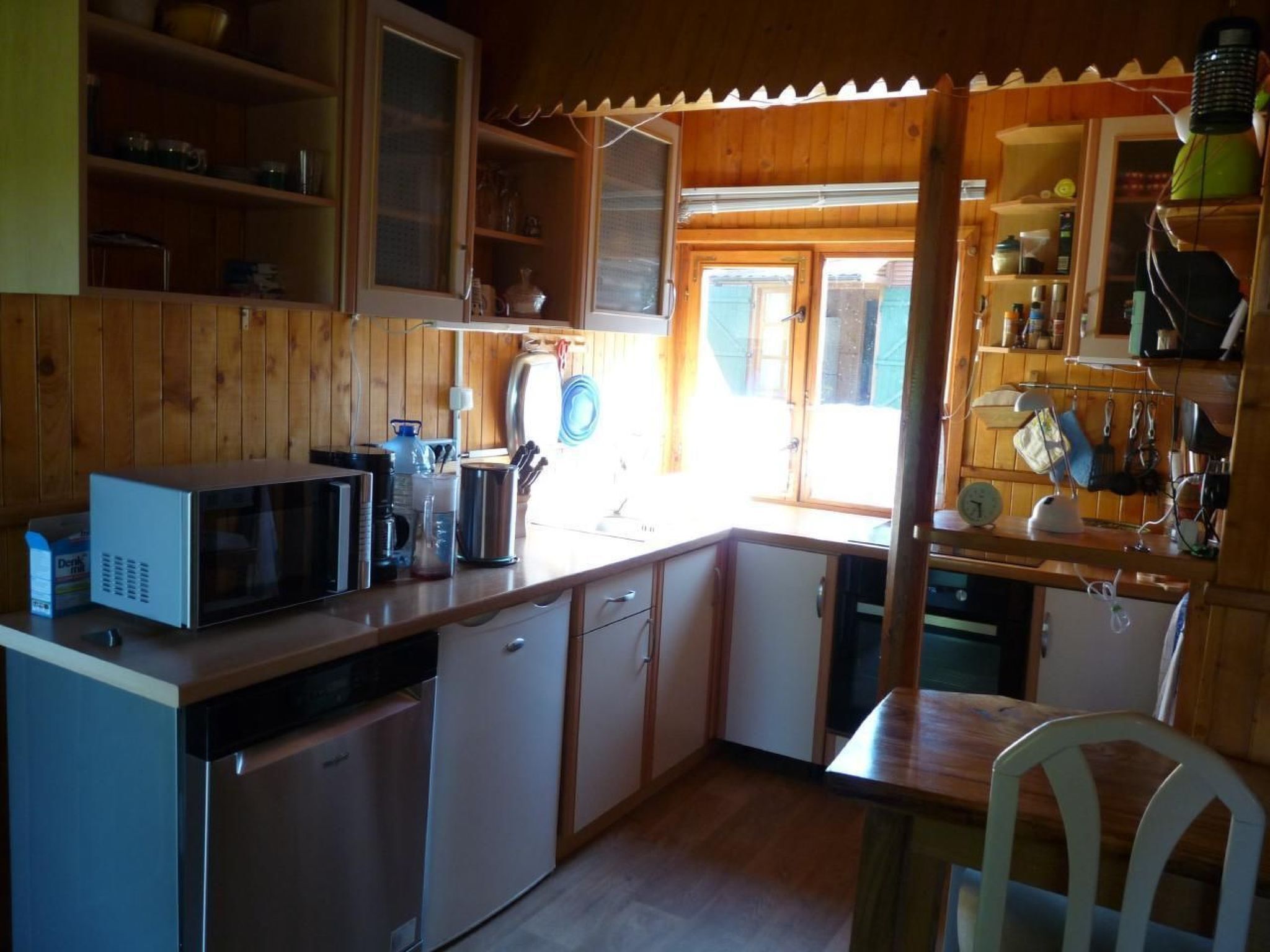 Kjøleskap, mikrobølgeovn, ovn og oppvaskmaskin