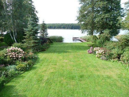 Glücksurlaub mit Hund am See by Interhome