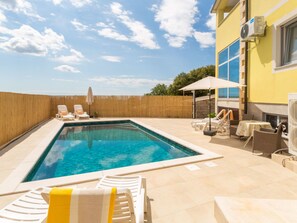 A heated pool - Ferienvilla 'Villa Sandra' by Interhome (Poreč/Kaštelir)