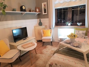 TV, fireplace - Magnolienhaus mit Sauna und Jacuzzi by Interhome (Serock)