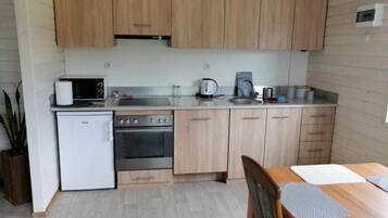 Kühlschrank, Mikrowelle, Ofen, Geschirrspüler