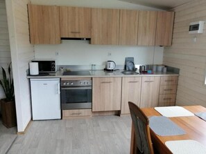 Kühlschrank, Mikrowelle, Ofen, Geschirrspüler