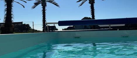 Et oppvarmet basseng