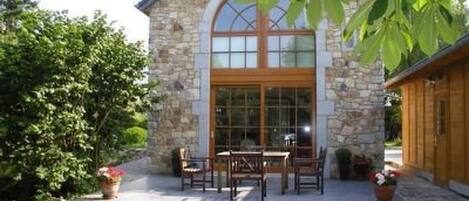 تناول الطعام بالخارج