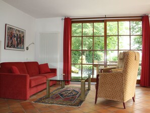 TV, DVD player - am Teich by Interhome (Hombourg)