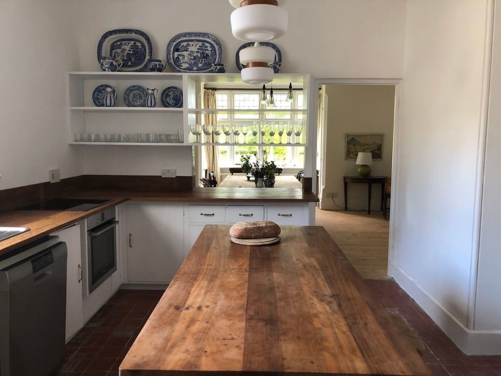 ثلاجة، ميكروويف، فرن، غسالة أطباق