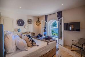 5 bedrooms, free WiFi - LA CROIX-VALMER - SEA VIEW VILLA - INFINITY POOL - 5 BEDROOMS (LA CROIX VALMER)