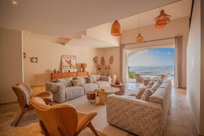 TV - LA CROIX-VALMER - SEA VIEW VILLA - INFINITY POOL - 5 BEDROOMS (LA CROIX VALMER)