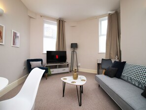 TV - Willkommen in unserem 2-Schlafzimmer-Apartment für 5 Gäste by Interhome (Montpelier)